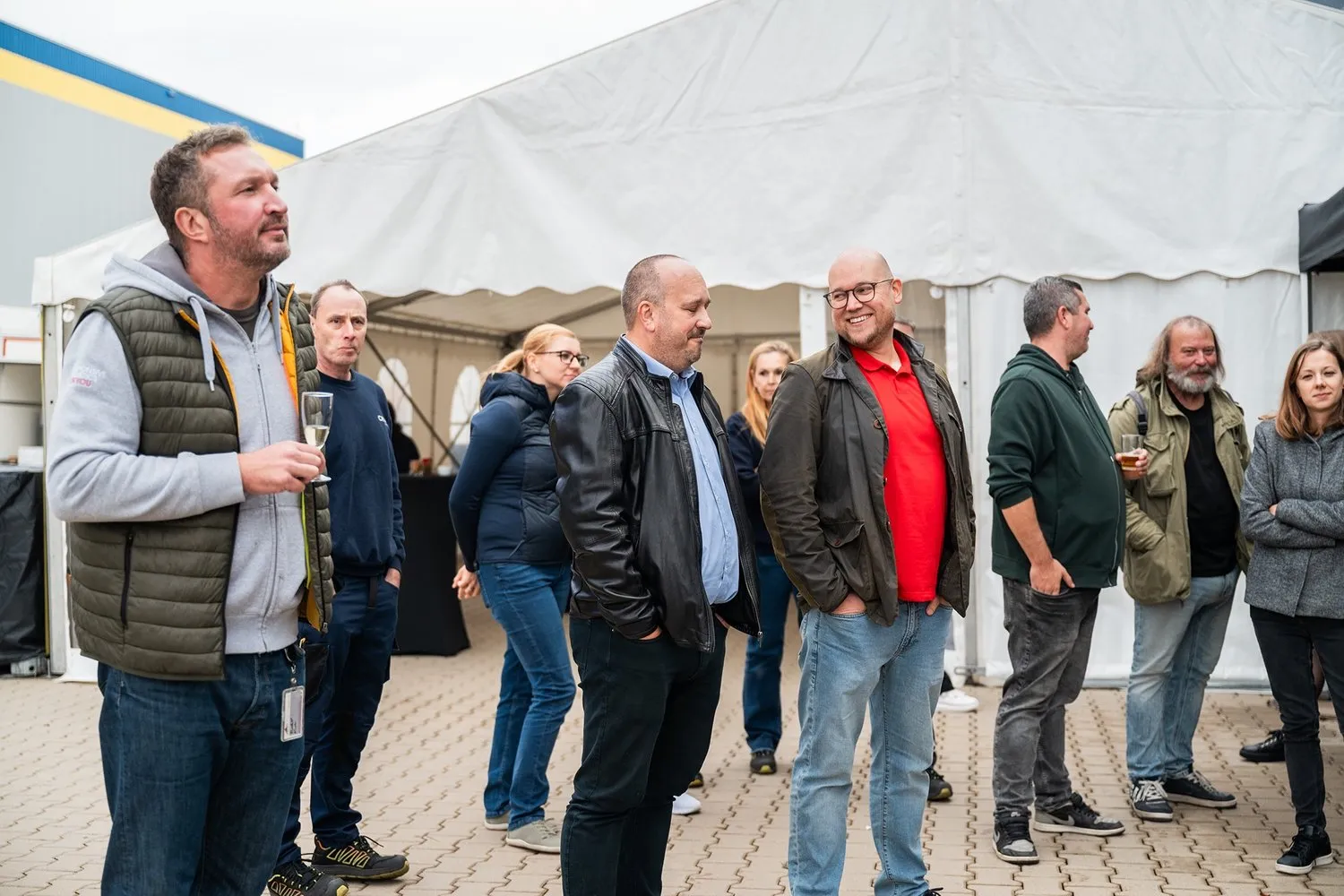 Lidé a komunita Logicoru