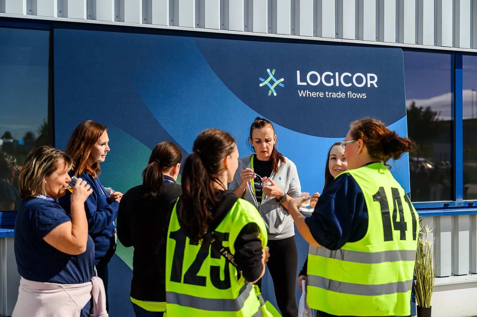 Lidé a komunita Logicoru